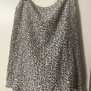 Elegant Black and‎ White Floral Skirt